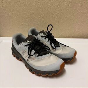 On Cloud Running Cloud venture Glacier Thorn Men’s 7.5 Womens 8.5